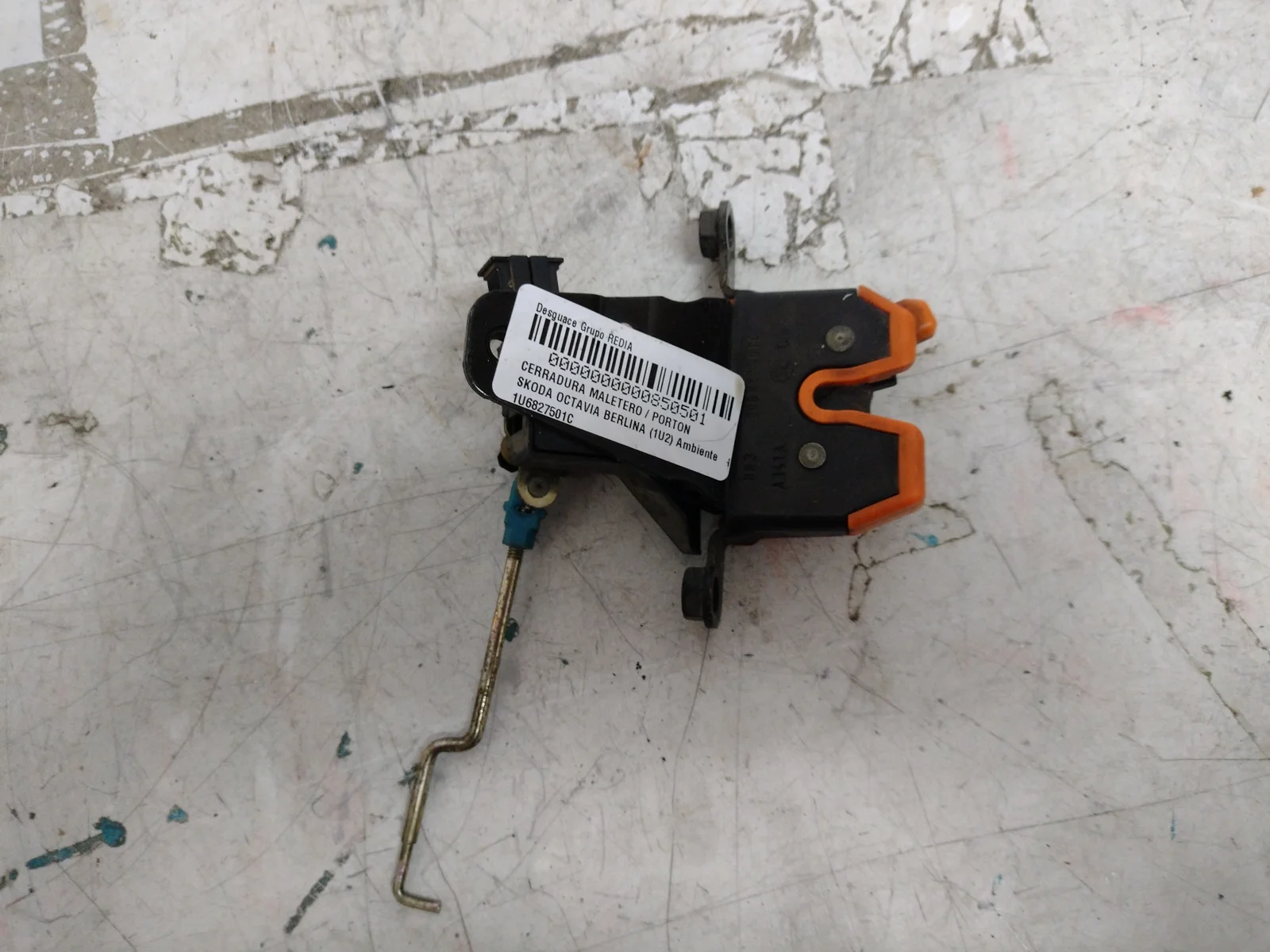 Foto de CERRADURA MALETERO / PORTON SKODA OCTAVIA BERLINA (1U2) 1.9 TDI (90 CV / 66 KW) referencia 1U6827501C