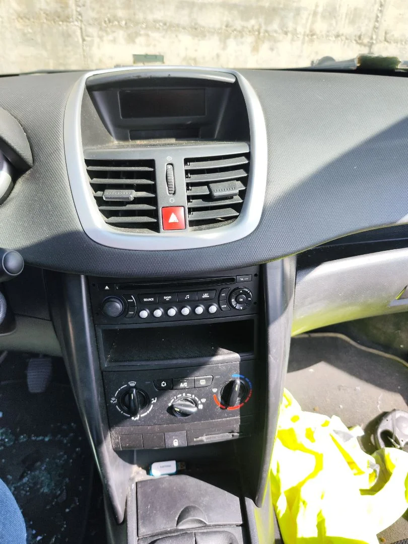 Foto de CONSOLA CENTRAL PEUGEOT 207 1.6 16V HDi (90 CV / 66 KW)