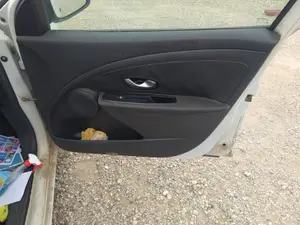 Foto de CERRADURA PUERTA DELANTERA DERECHA RENAULT MEGANE III BERLINA 5P 1.5 dCi Diesel CAT (86 CV / 63 KW) referencia 805020001R