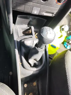 Foto de PALANCA CAMBIO PEUGEOT 207 1.6 16V HDi (90 CV / 66 KW)
