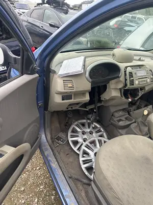 Foto de GOMAS CONTORNO PUERTA NISSAN MICRA (K12E) 1.2 CAT (65 CV / 48 KW)