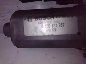 Foto de MOTOR ELEVALUNAS DELANTERO IZQUIERDO VOLKSWAGEN GOLF IV BERLINA (1J1)(10.1997) referencia 0130821767 foto 2