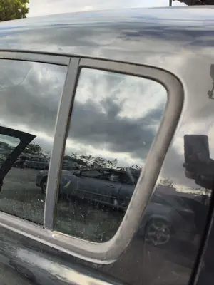 Foto de LUNA CUSTODIA TRASERA IZQUIERDA RENAULT CLIO III 1.2 16V (75 CV / 55 KW)