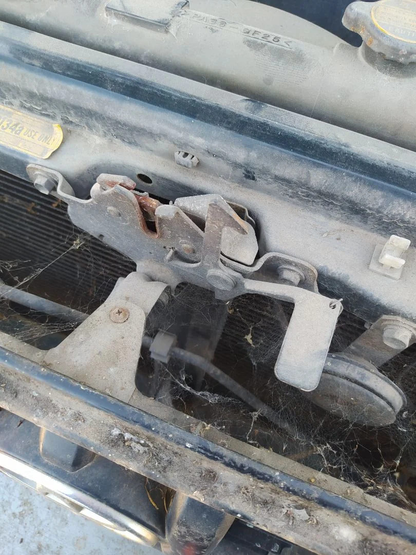 Foto de CERRADURA CAPO TOYOTA LAND CRUISER (J9) 3.0 Turbodiesel (125 CV / 92 KW)