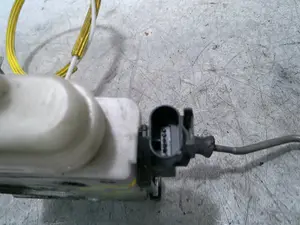 Foto de CERRADURA PUERTA DELANTERA DERECHA AUDI A3 (8L) 1.9 TDI (101 CV / 74 KW) referencia 8L1837016C foto 2
