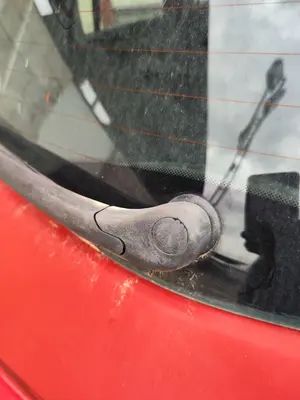 Foto de MOTOR LIMPIA TRASERO RENAULT CLIO III 1.5 dCi Diesel CAT (86 CV / 63 KW)