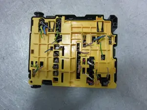 Foto de CAJA RELES / FUSIBLES PEUGEOT 208 1.2 12V e-VTi (82 CV / 60 KW) referencia 9804848480 foto 2