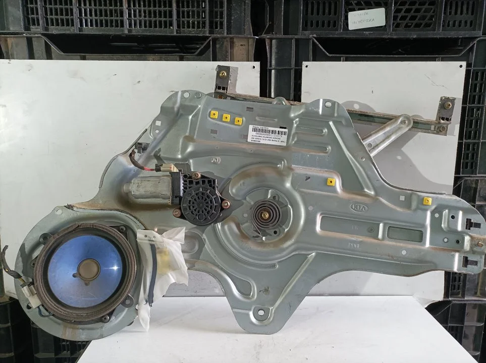 Foto de ELEVALUNAS DELANTERO DERECHO KIA CERATO (LD) 2.0 Turbodiesel CAT (113 CV / 83 KW) referencia 824802F020