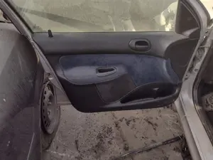 Foto de CERRADURA PUERTA DELANTERA IZQUIERDA PEUGEOT 206 1.9 Diesel (69 CV / 51 KW) referencia 9135H3