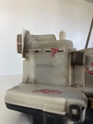 Foto de CERRADURA PUERTA DELANTERA DERECHA SIN MARCA SIN MODELO referencia 6K3837015A