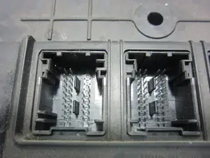 Foto de CAJA RELES / FUSIBLES RENAULT MEGANE II BERLINA 3P 1.9 dCi Diesel (120 CV / 88 KW) referencia 8200351183 foto 3