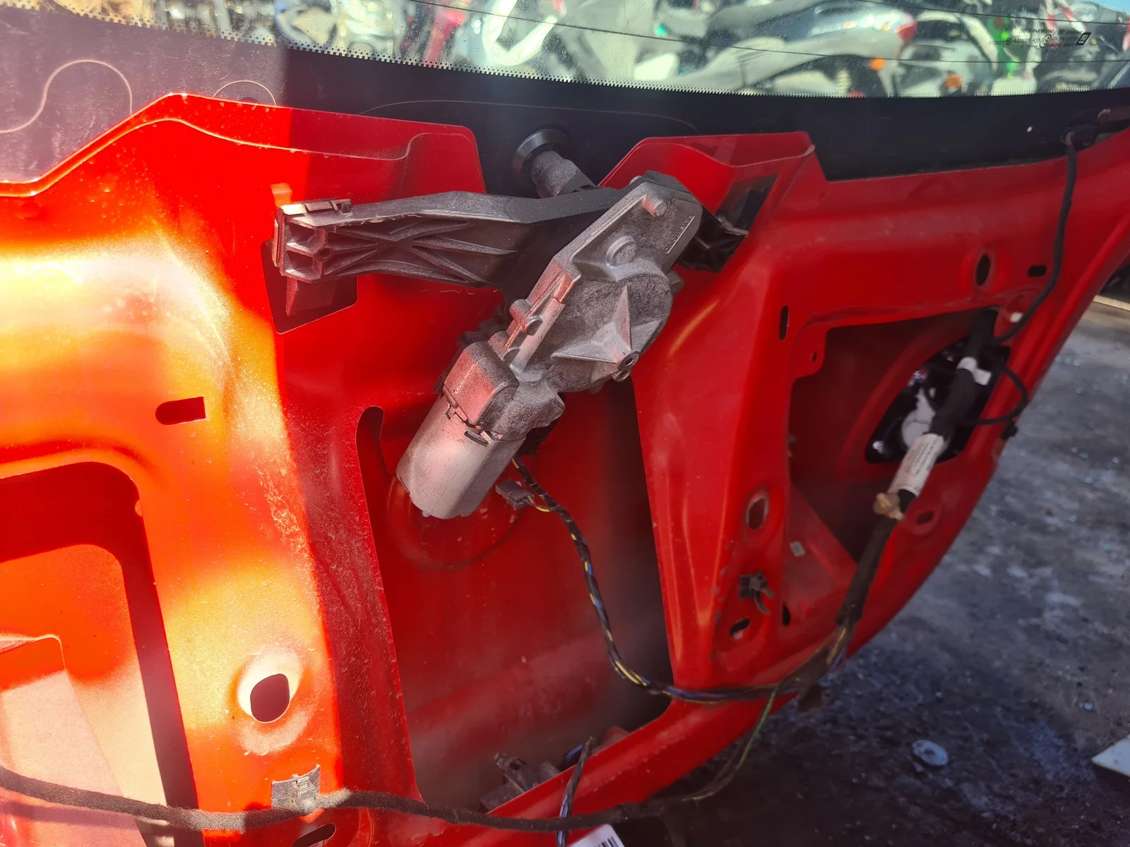 Foto de MOTOR LIMPIA TRASERO OPEL CORSA E referencia 39045012