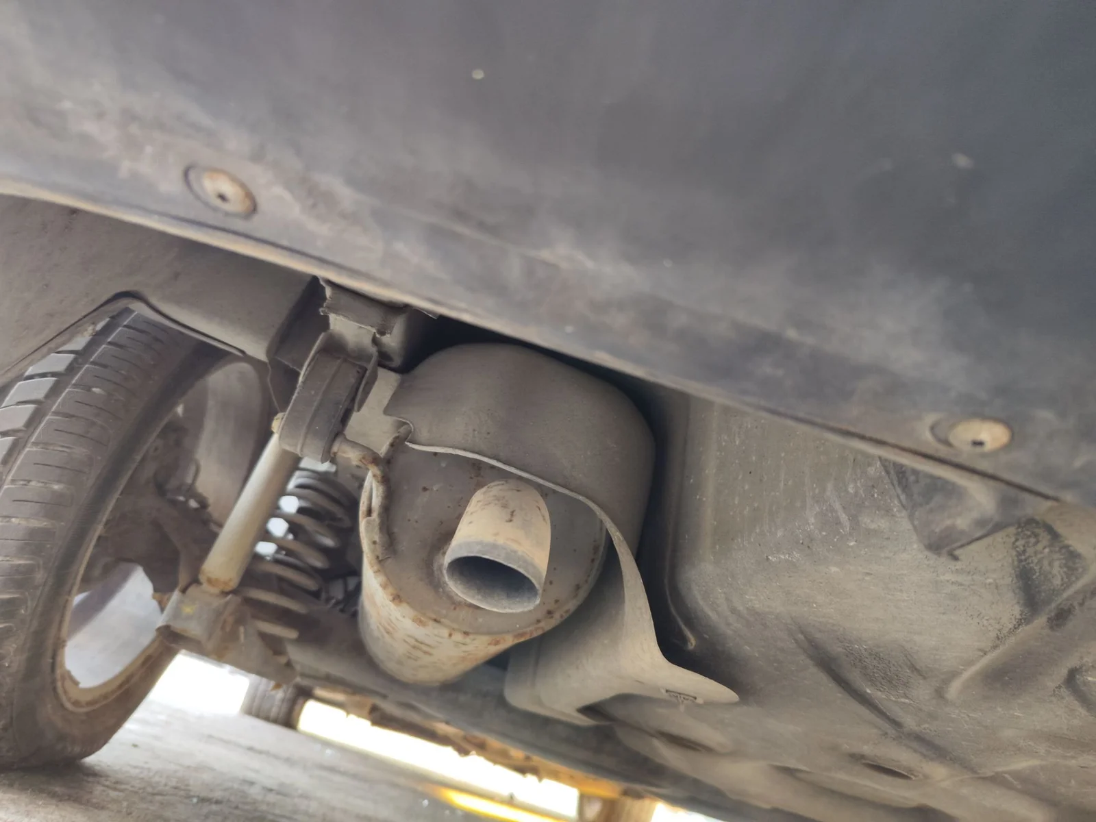 Foto de SILENCIADOR TRASERO SEAT CORDOBA BERLINA (6L2) 1.4 16V (75 CV / 55 KW)