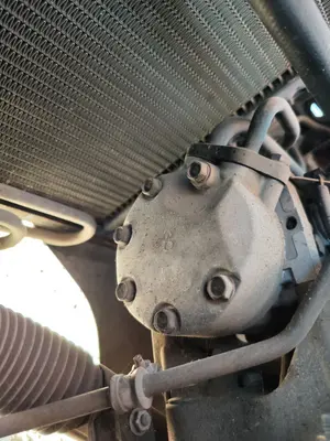 Foto de COMPRESOR AIRE ACONDICIONADO RENAULT LAGUNA (B56) 2.0  (113 CV / 83 KW)