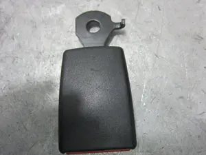 Foto de ENGANCHE CINTURON TRASERO DERECHO PORSCHE PANAMERA (TIPO 970) referencia 97080318600 foto 2
