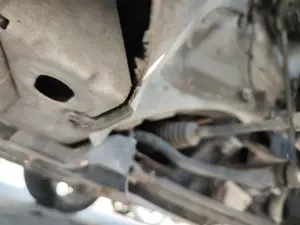 Foto de EJE DELANTERO / CUNA MOTOR FIAT GRANDE PUNTO (199) 1.4  (95 CV / 70 KW)