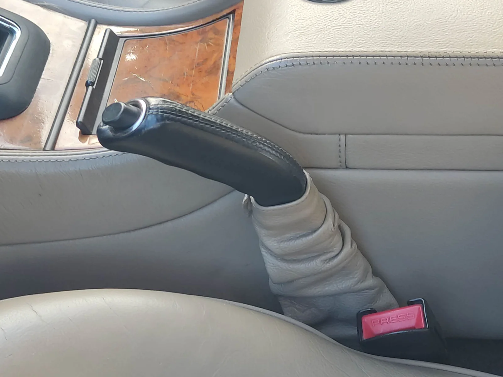 Foto de PALANCA FRENO JAGUAR XJ 4.0 CAT (222 CV / 163 KW)