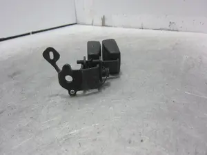 Foto de ENGANCHE CINTURON TRASERO CENTRAL SEAT LEON (5F1) 1.6 TDI (105 CV / 77 KW) referencia 5F0857739 foto 2
