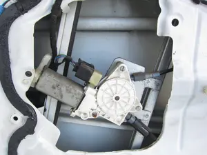 Foto de ELEVALUNAS DELANTERO DERECHO BMW SERIE 1 BERLINA (E81/E87) foto 2