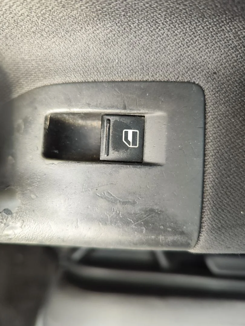 Foto de MANDO ELEVALUNAS DELANTERO DERECHO VOLKSWAGEN GOLF PLUS V (5M1) 1.9 TDI (105 CV / 77 KW)