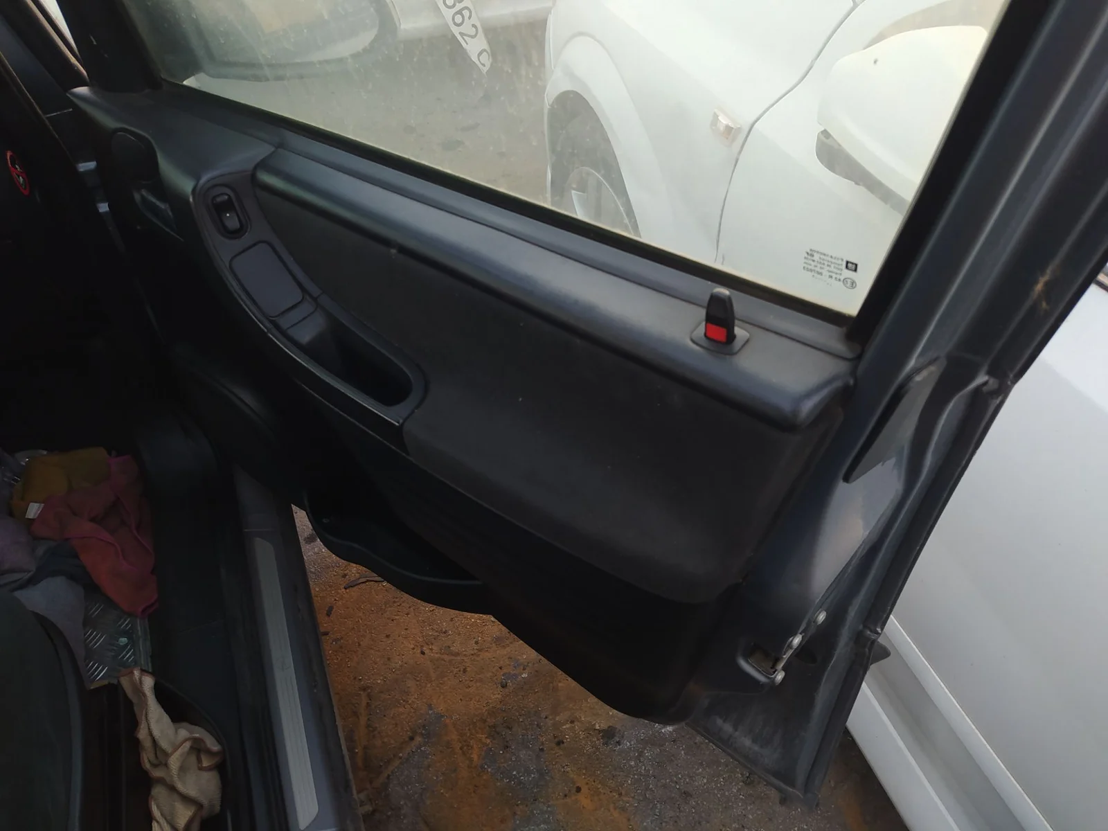 Foto de CERRADURA PUERTA DELANTERA DERECHA OPEL ZAFIRA A 2.0 DTI (101 CV / 74 KW) referencia 24444016