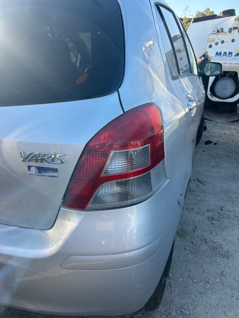 Foto de PILOTO TRASERO DERECHO TOYOTA YARIS (KSP9/SCP9/NLP9) 1.3 16V CAT (101 CV / 74 KW) referencia 815510D251