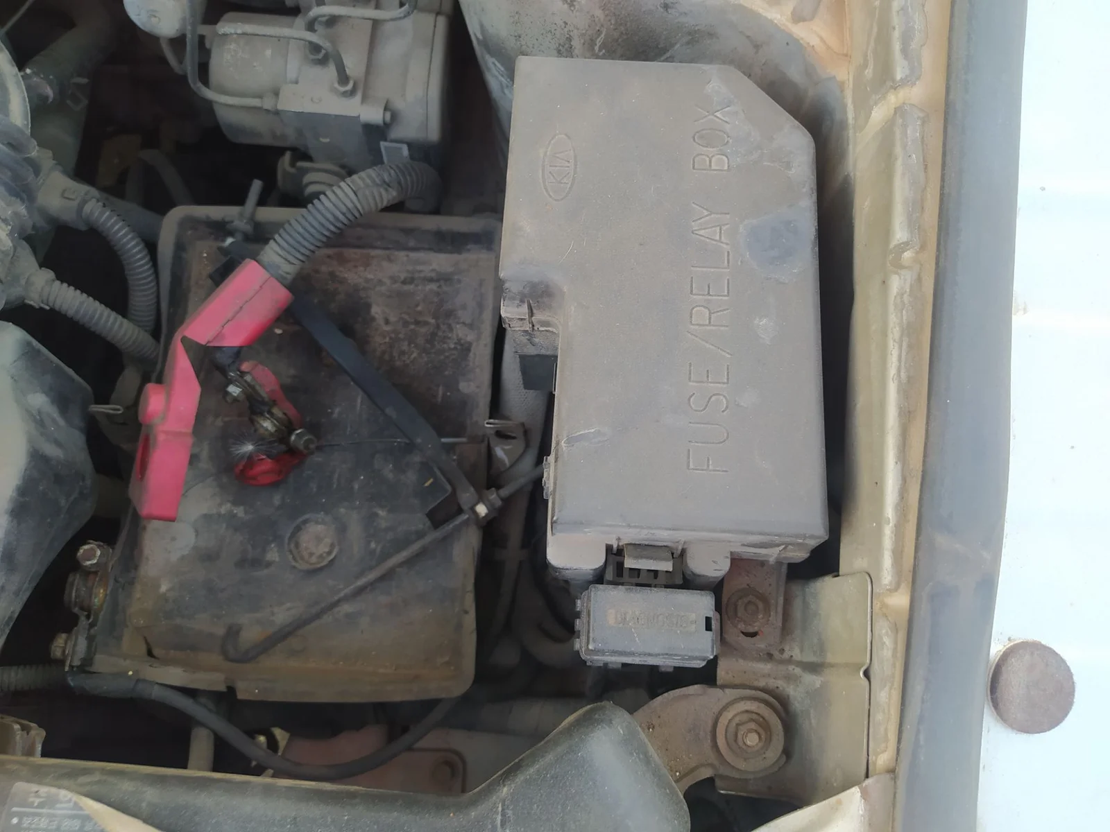 Foto de CAJA RELES / FUSIBLES KIA RIO (BC) 1.3 CAT (75 CV / 55 KW)