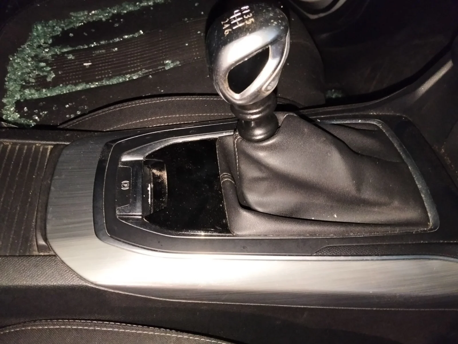 Foto de GUARNECIDOS PALANCA CAMBIO PEUGEOT 308