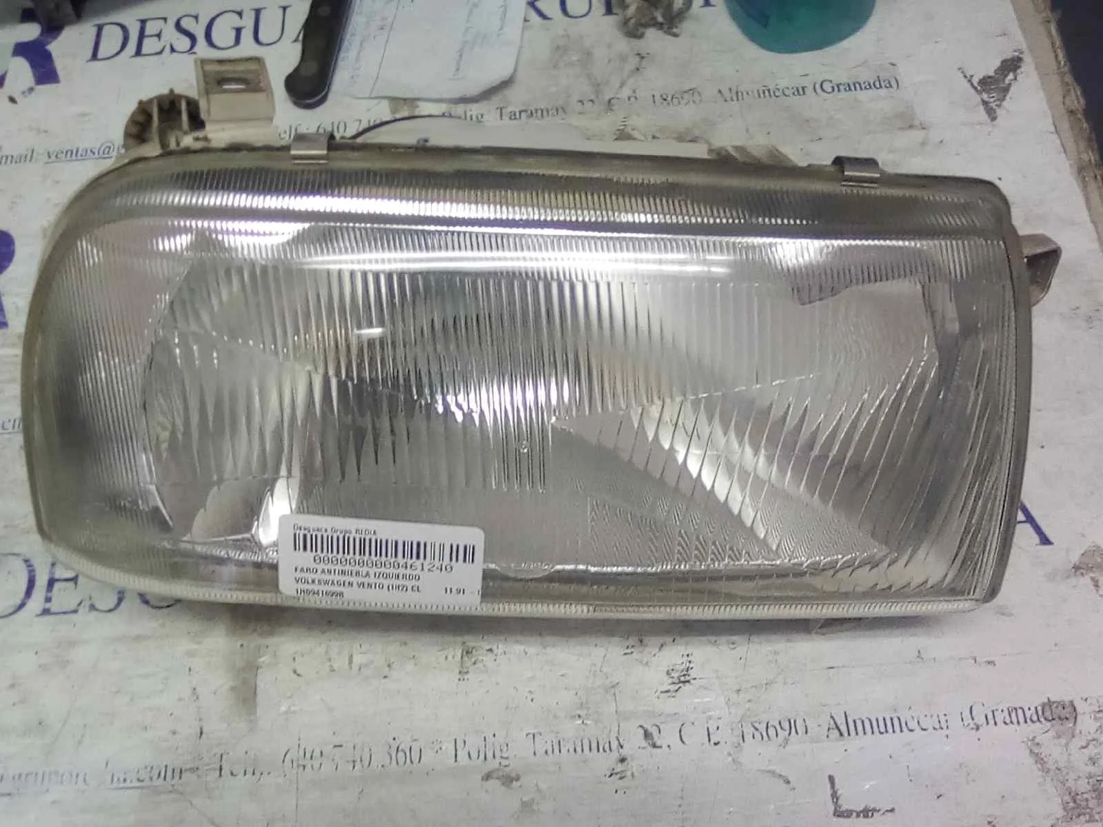 Foto de FARO ANTINIEBLA IZQUIERDO VOLKSWAGEN VENTO (1H2) 1.6 (75 CV / 55 KW) referencia 1H0941699B