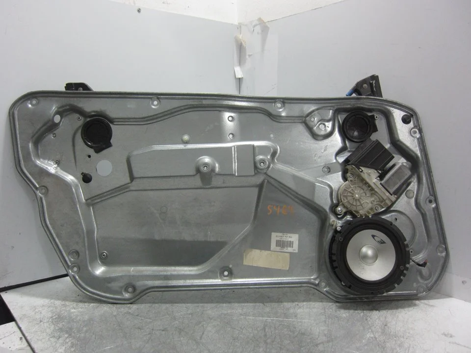 Foto de ELEVALUNAS TRASERO IZQUIERDO SEAT IBIZA (6L1) 1.9 TDI (101 CV / 74 KW) referencia 6L3837755