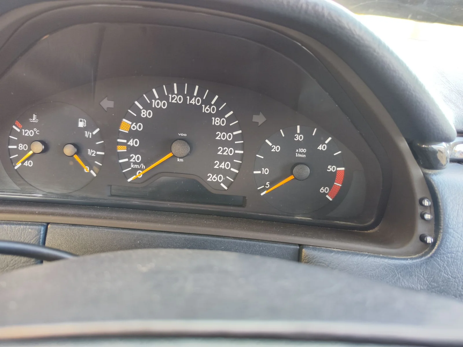 Foto de CUADRO INSTRUMENTOS MERCEDES-BENZ CLASE E (BM 210) BERLINA 3.0 Turbodiesel CAT (177 CV / 130 KW)