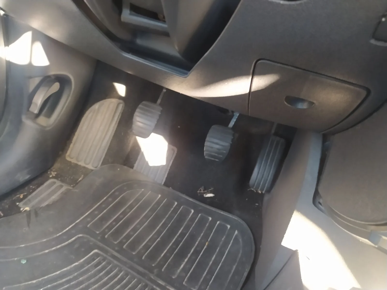 Foto de PEDAL FRENO RENAULT CLIO III 1.5 dCi Diesel CAT (86 CV / 63 KW) referencia 8200740595