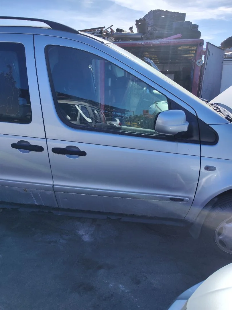 Foto de PUERTA DELANTERA DERECHA MERCEDES-BENZ VANEO (BM 414) COMPACT VAN 1.7 CDI Diesel CAT (75 CV / 55 KW) referencia A4147200105