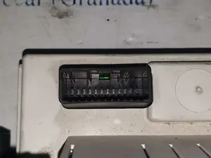 Foto de PANTALLA MULTIFUNCION RENAULT MEGANE II BERLINA 5P referencia 8200290542C foto 3