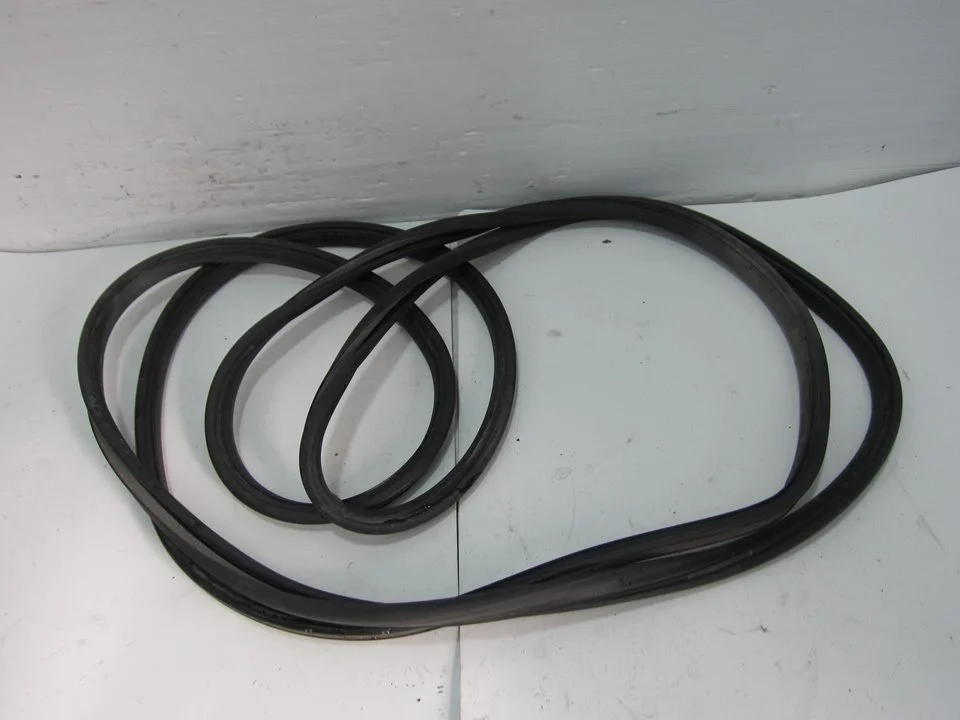 Foto de GOMAS CONTORNO PUERTA PORSCHE MACAN (95BA)