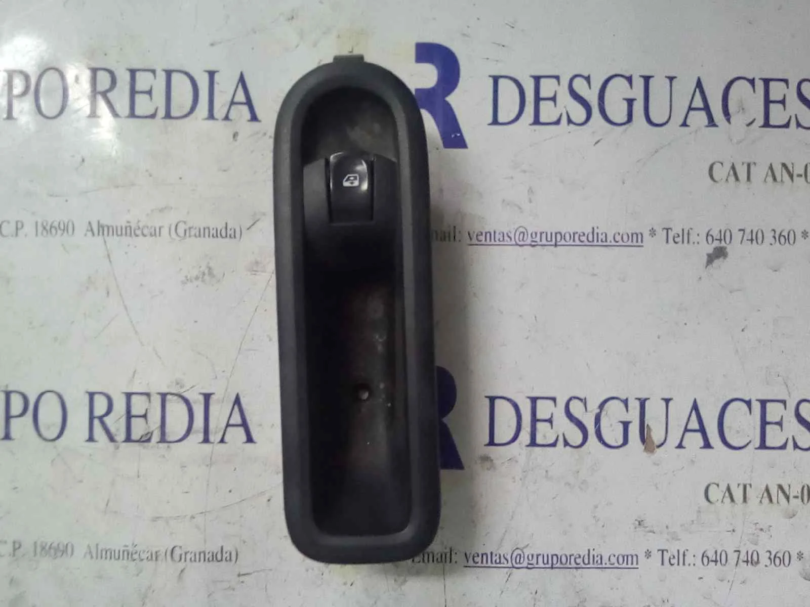 Foto de MANDO ELEVALUNAS DELANTERO IZQUIERDO RENAULT CLIO III 1.5 dCi Diesel CAT (86 CV / 63 KW) referencia 8200356517B