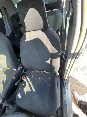 Foto de ASIENTO DELANTERO DERECHO TOYOTA YARIS (KSP9/SCP9/NLP9) 1.3 16V CAT (101 CV / 74 KW) referencia 711000DK20B1 foto 2