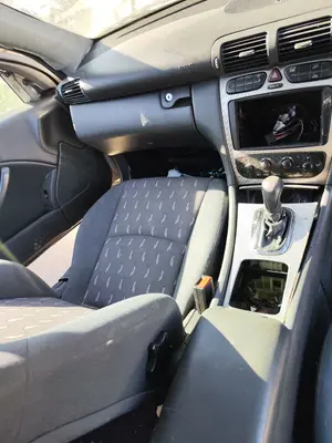 Foto de CONSOLA CENTRAL MERCEDES-BENZ CLASE C (BM 203) SPORTCOUPE 2.2 CDI CAT (143 CV / 105 KW)