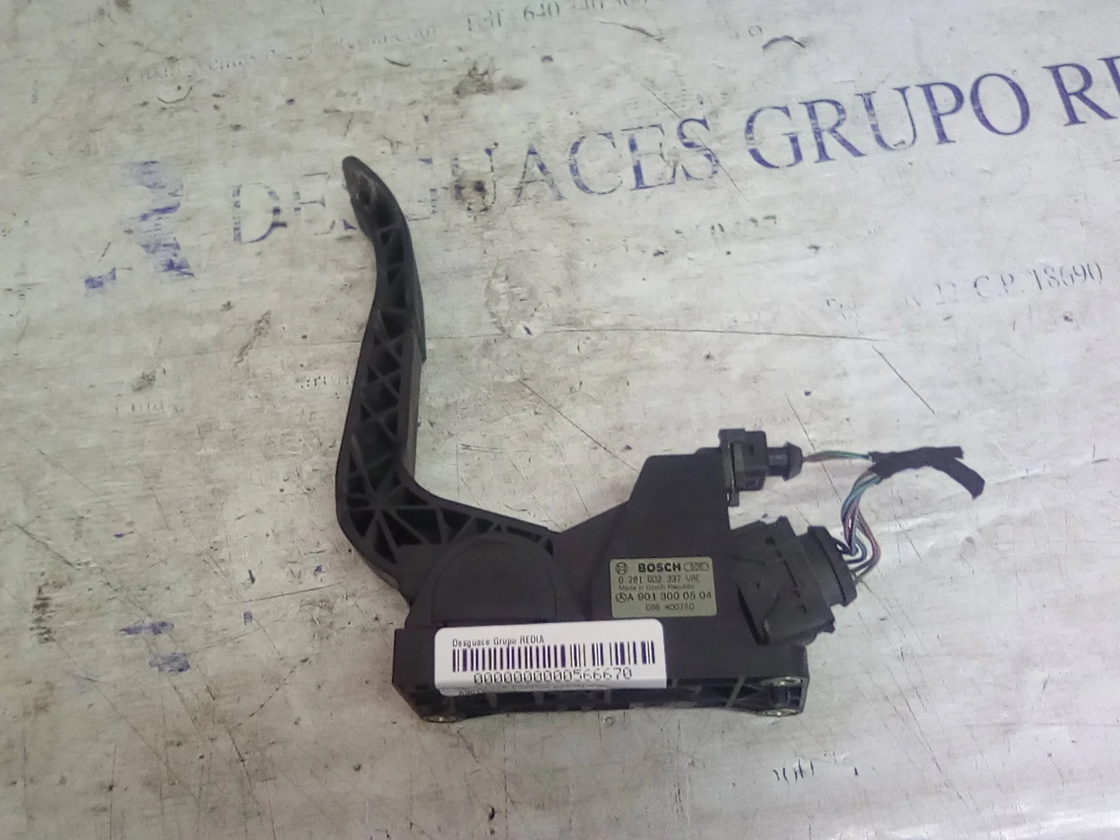 Foto de PEDAL ACELERADOR MERCEDES-BENZ V CLASE (638) 2.2 16V CDI Turbodiesel CAT (122 CV / 90 KW) referencia A9013000504