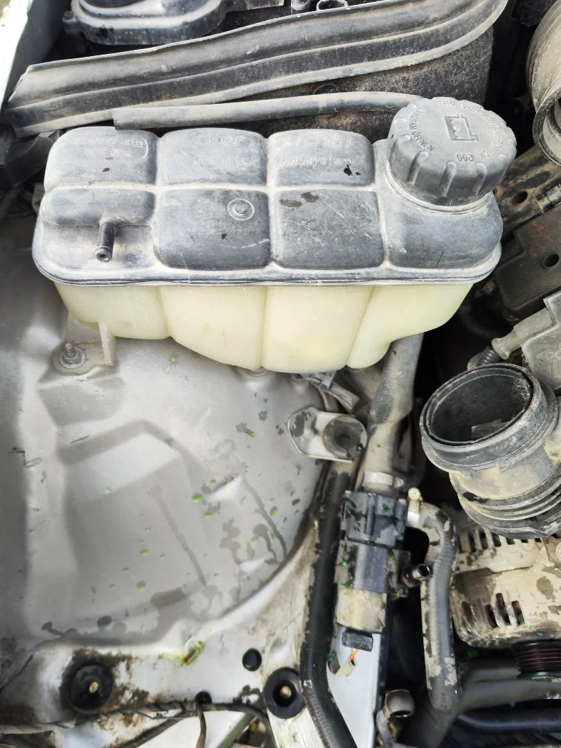 Foto de DEPOSITO EXPANSION MERCEDES-BENZ CLK (BM 208) CABRIO 3.2 V6 18V CAT (218 CV / 160 KW)