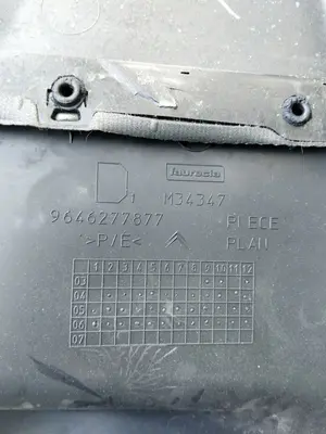 Foto de GUARNECIDO PUERTA TRASERA DERECHA CITROEN C4 BERLINA 1.6 16V HDi (90 CV / 66 KW) referencia 9646277877 foto 3