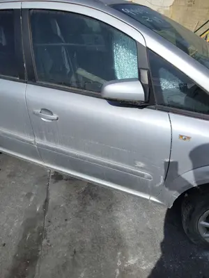 Foto de PUERTA DELANTERA DERECHA OPEL ZAFIRA B 1.9 CDTI (120 CV / 88 KW) referencia 13203014 foto 2