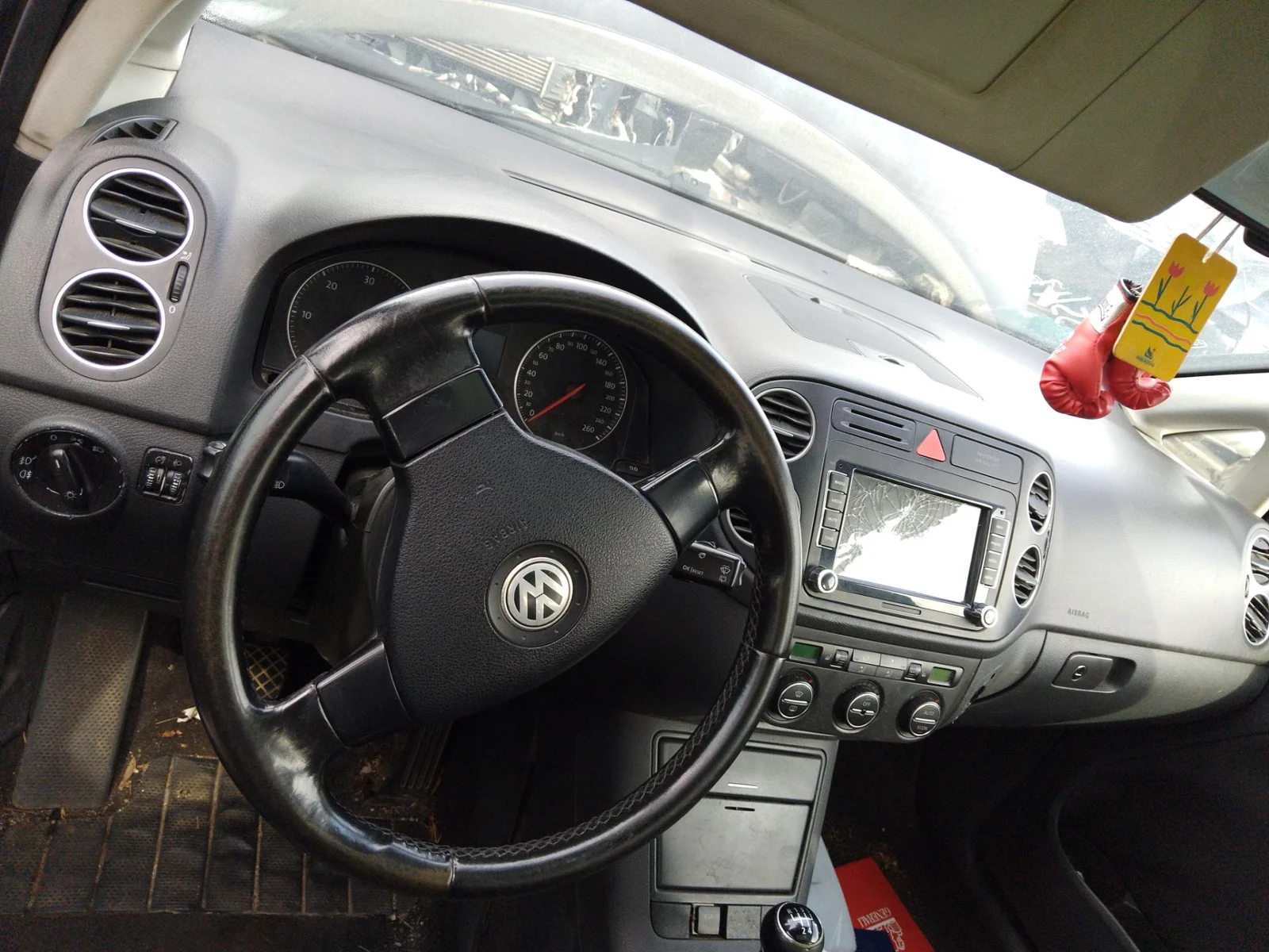 Foto de SALPICADERO VOLKSWAGEN GOLF PLUS V (5M1) 1.9 TDI (105 CV / 77 KW)