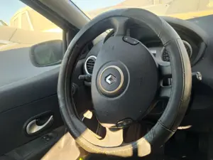 Foto de VOLANTE RENAULT CLIO III 1.2 16V (75 CV / 55 KW) referencia 484003466R foto 2