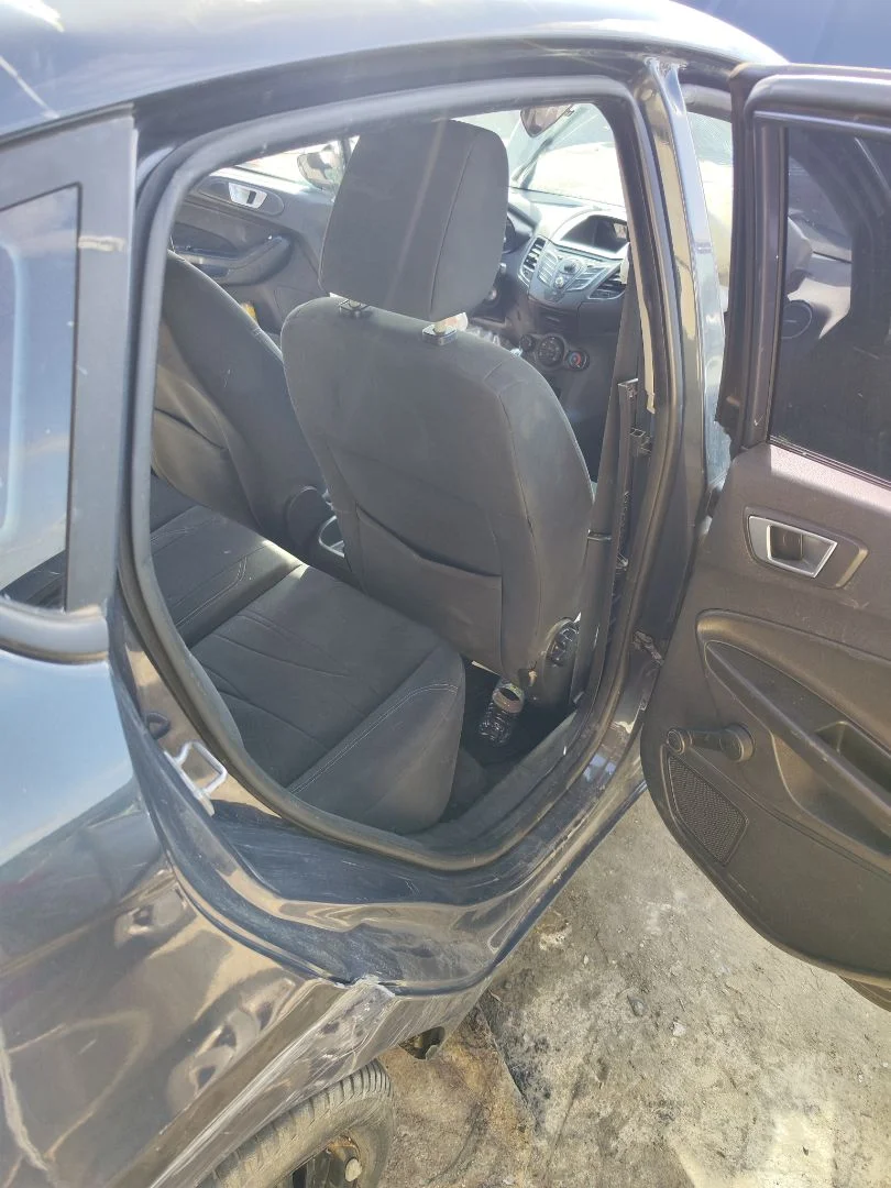 Foto de GOMAS CONTORNO PUERTA FORD FIESTA (CNN) 1.5 TDCi CAT (75 CV / 55 KW) referencia 1546809