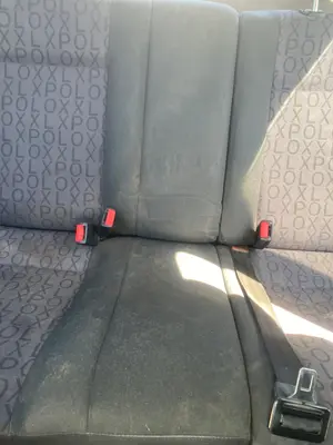 Foto de ENGANCHE CINTURON TRASERO CENTRAL VOLKSWAGEN POLO III (6N1) 1.4  (60 CV / 44 KW)