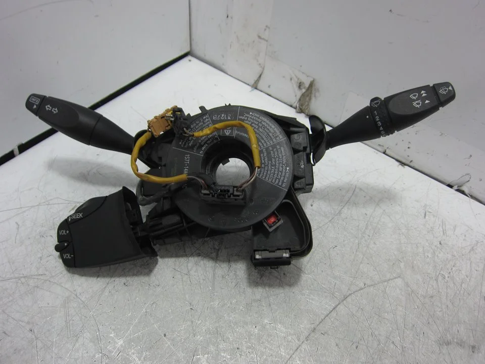 Foto de MANDO MULTIFUNCION FORD MONDEO BERLINA (GE) 3.0 V6 24V CAT (226 CV / 166 KW) referencia 6016537