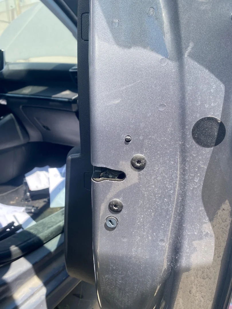 Foto de CERRADURA PUERTA DELANTERA DERECHA PEUGEOT 208 (P2) 1.2 PureTech (74 CV / 55 KW)