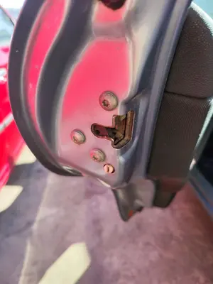 Foto de CERRADURA PUERTA TRASERA IZQUIERDA ALFA ROMEO 147 (190) 1.9 JTD CAT (110 CV / 81 KW)