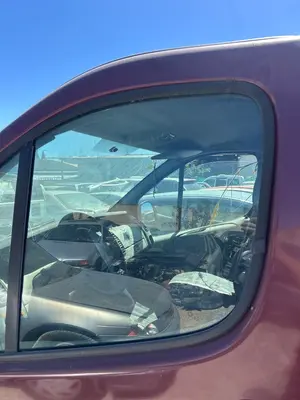 Foto de LUNA DELANTERA IZQUIERDA RENAULT TRAFIC II COMBI 1.9 Diesel (101 CV / 74 KW) referencia 8200005499